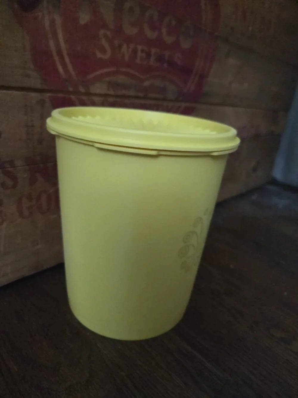 Vintage Yellow Tupperware Servalier 7
